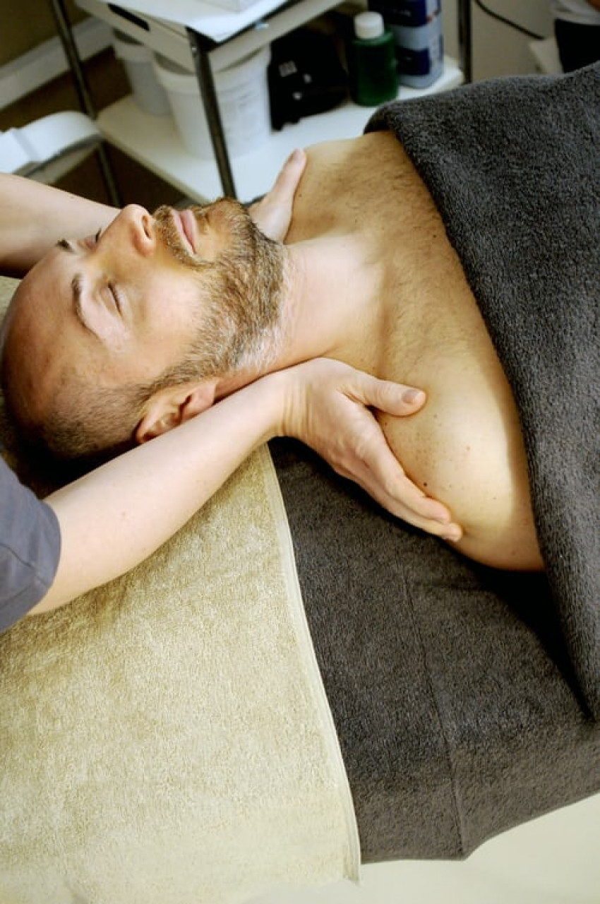 Benefits of Massage Recliners Vs. A Massage
