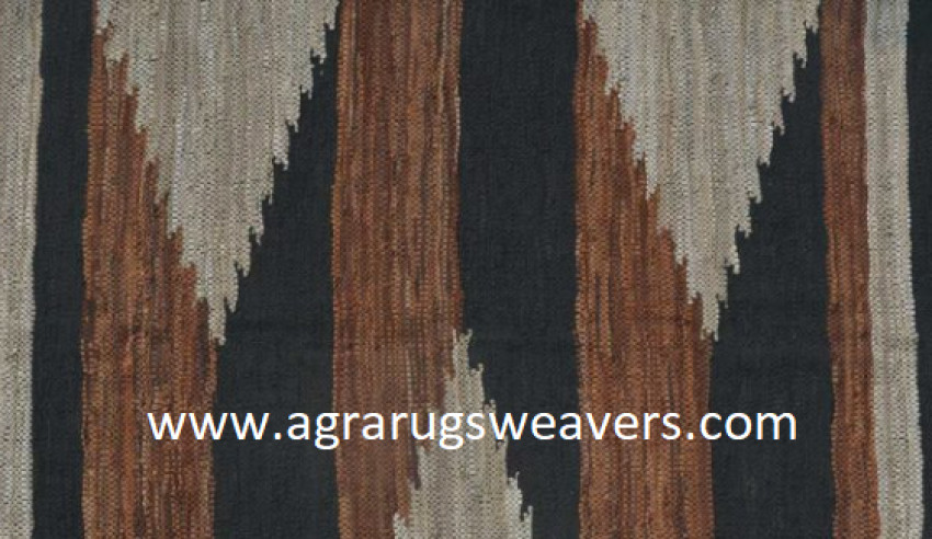 Highlight Beauty of Overall Space with Leather Rug