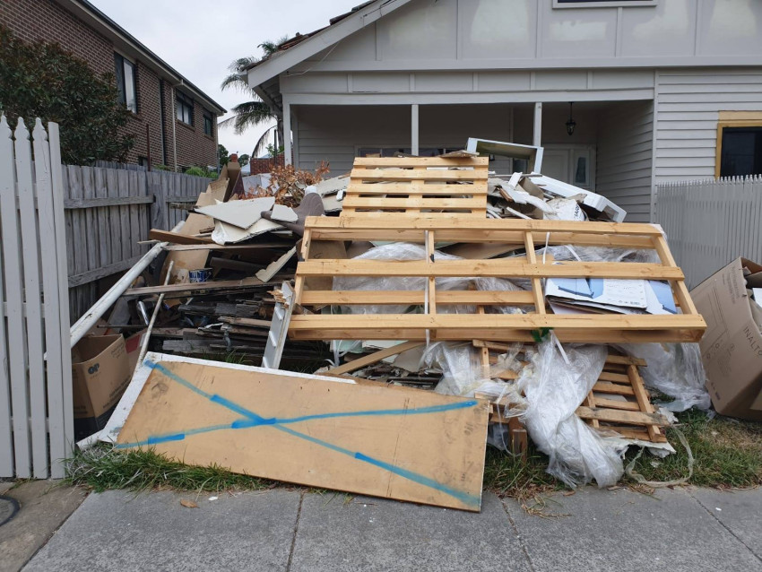 Get Your Business Premise Cleaned By Hiring The Professional Commercial Rubbish Removal