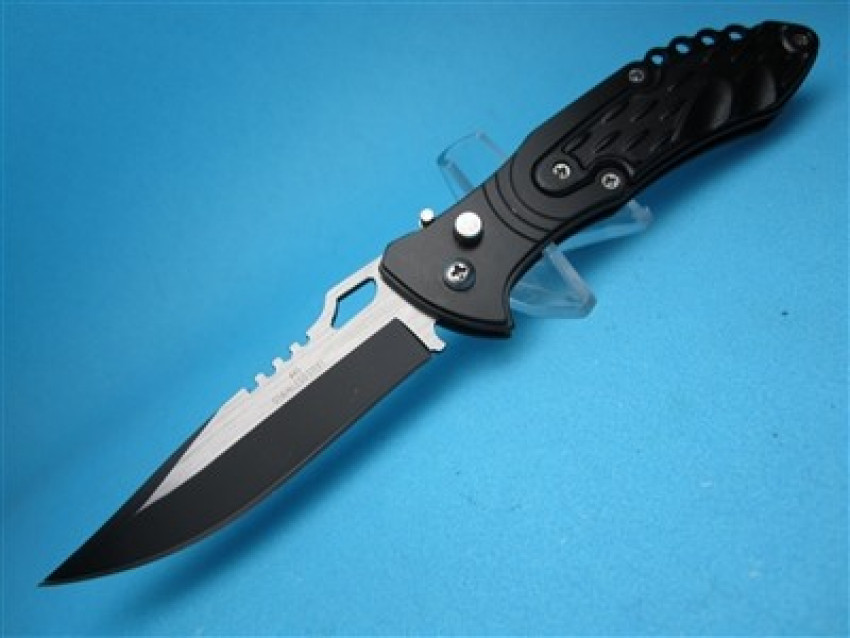 Durable and Sharp Automatic Knives Can Be Deployed Quickly