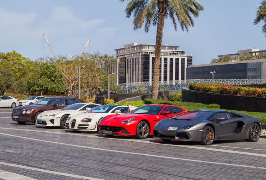 Why Dubai is So Popular? Great hospitality and shopping scene.