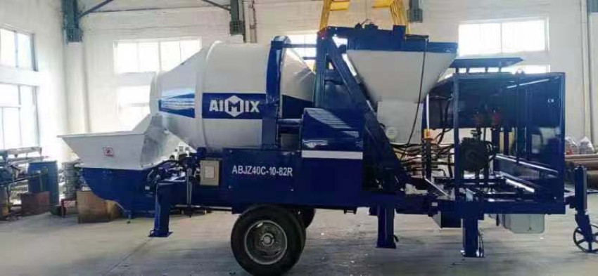 How Many Workers Are Needed To Handle A Concrete Pump With A Mixer?