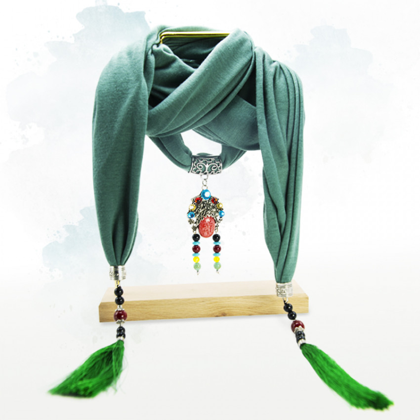 The 3 "fashionable ways" of a scarf necklace