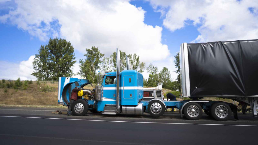 What you should do If your Semi-Truck Breaks Down on the Road