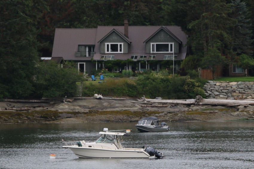 Real Estate Truths: Waterfront Property vs Luxury Homes