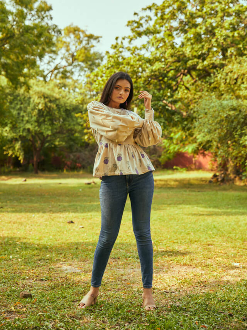 Stylish Tops To Wear With Jeans - Get The Look You Want!