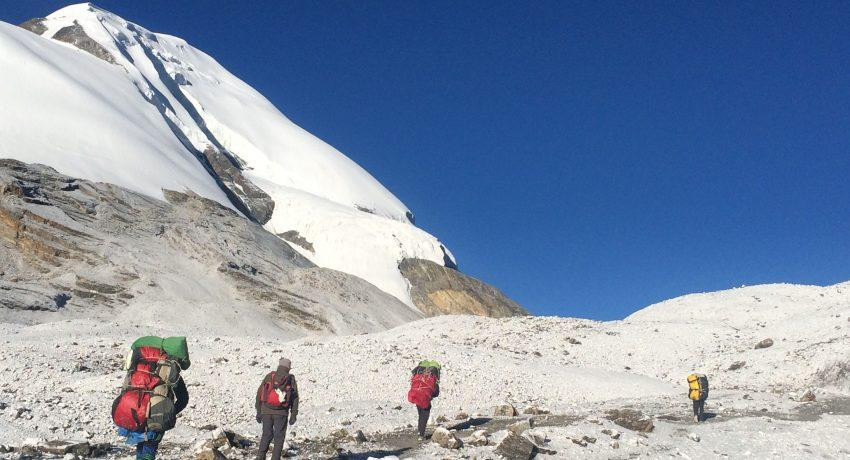 Annapurna Circuit Trek: Embark on a Himalayan Odyssey