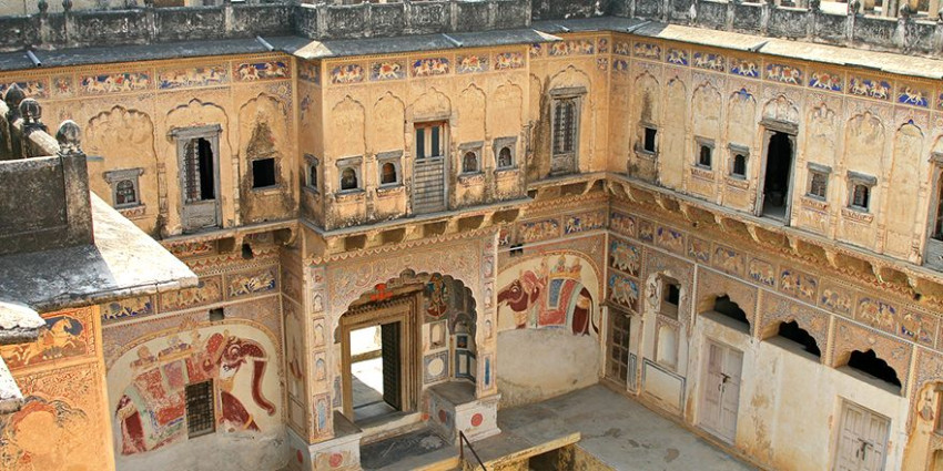 Explore the sparkling and majestic land of Rajasthan Travel