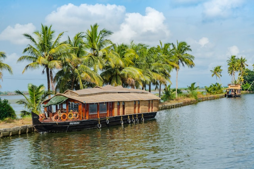 Houseboat Tourism in Kerala: A Voyage through Paradise