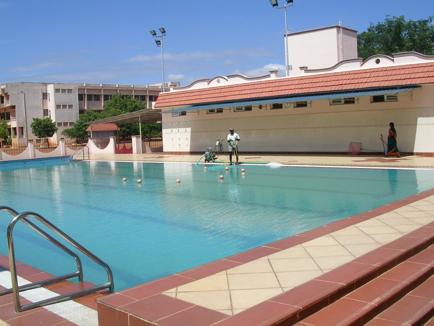 Dive into Excellence: AAA Construction School's Swimming Pool Maintenance Online Courses