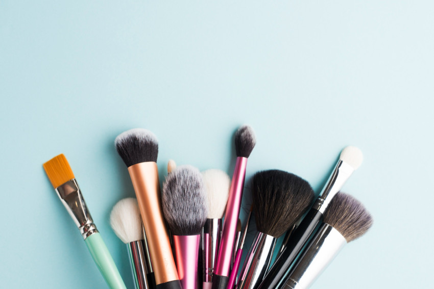 Brushing Up on Beauty: Cleaning and Maintaining Your Makeup Brushes
