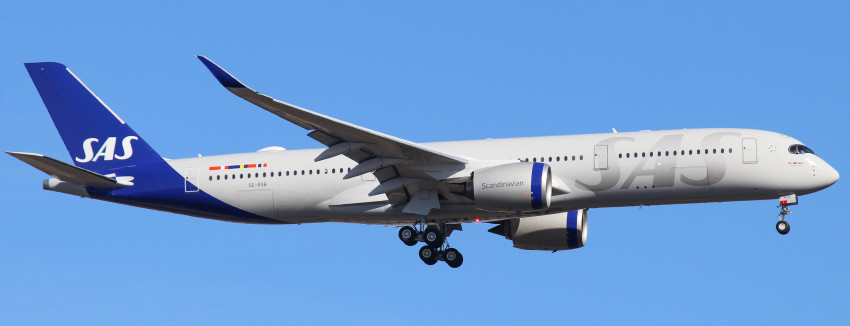 How do I contact SAS Airlines customer service?