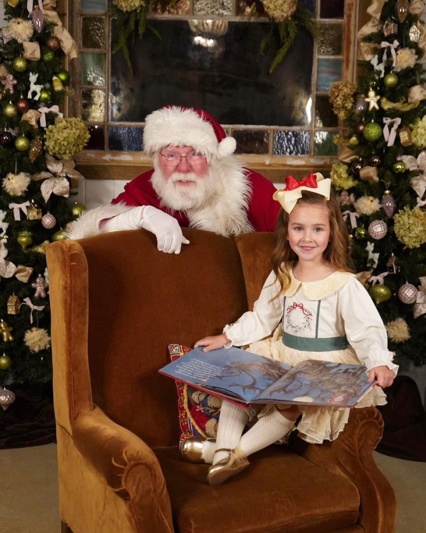 The Joy of Dressing Up Your Kids for Christmas