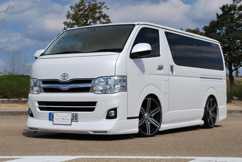 Spacious and Convenient: Maxi Taxi Services Redefine Pakenham Travel