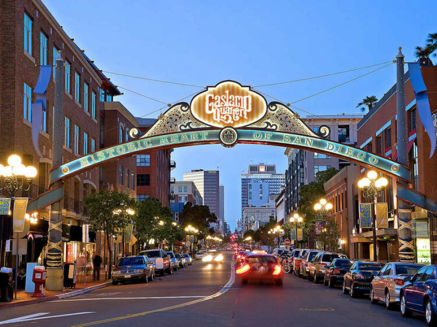 Flights from San Diego to Maui with Easy Peasy Fly