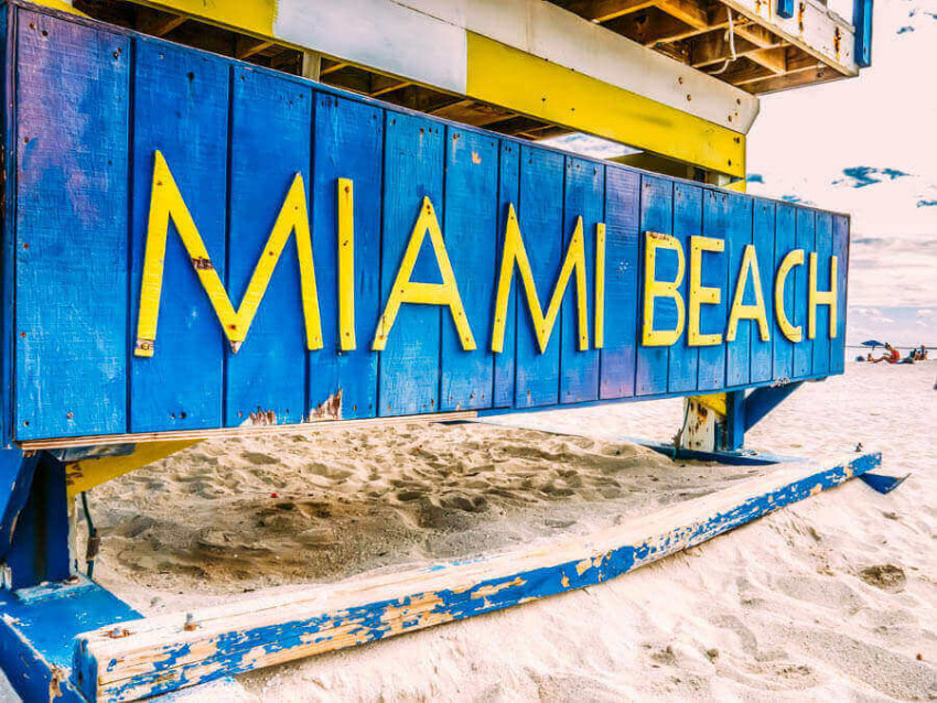 cheapest time to fly to Miami International with Delta