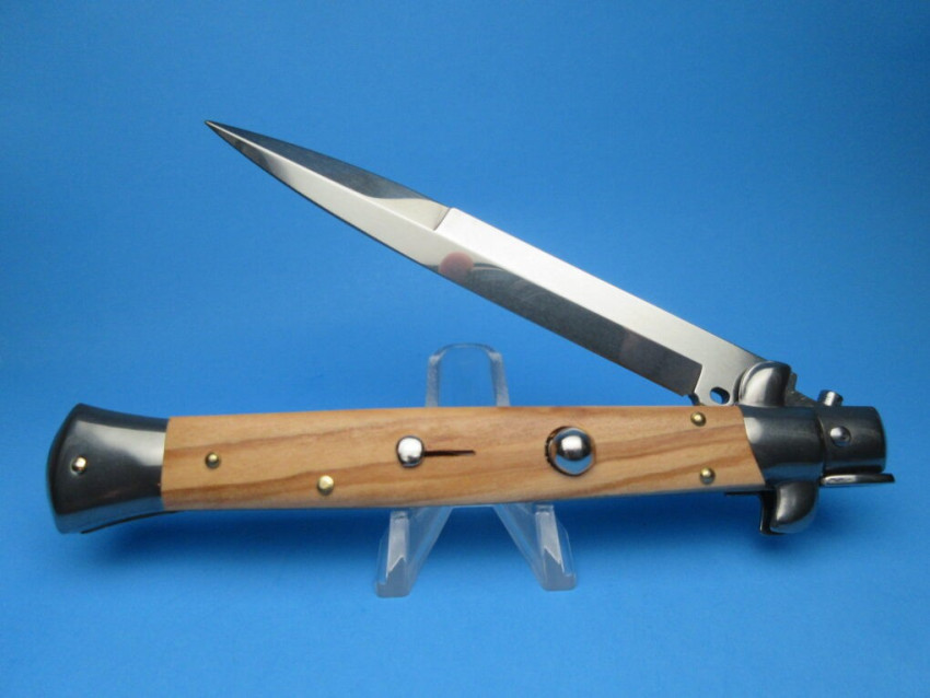 Choose the spring-loaded Frank Beltrame Italian Stiletto