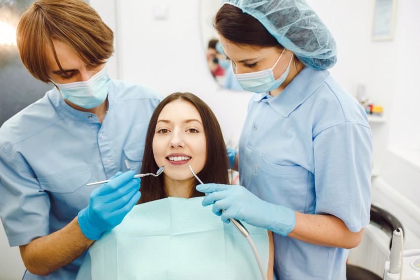 How Does An Implantologist Differ From A General Dentist?