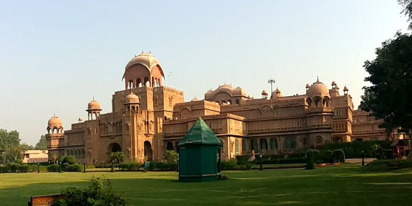 Discover North India Trip with a Spanish guide