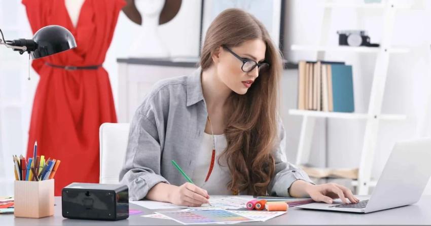 Ghost Mannequin vs. Traditional Product Photography: Which One Wins?