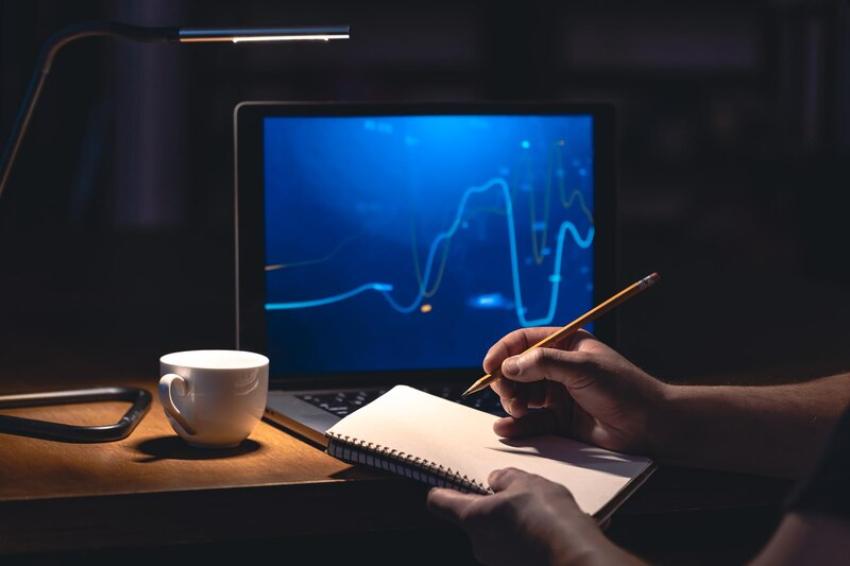 What Are the Benefits of Investing in a Digital Asset Manager?