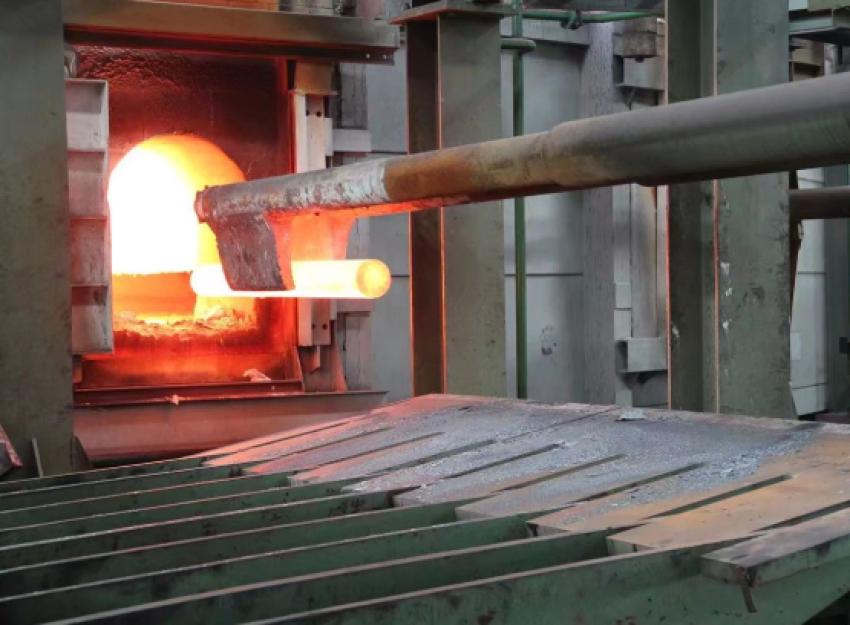 What are the factors that affect the annealing of seamless carbon steel pipes?