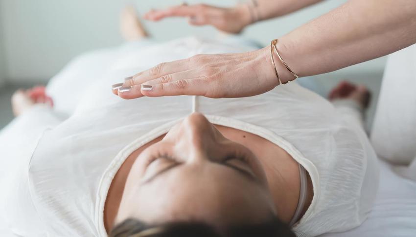 How Reiki Services Support Your Mind-Body Connection