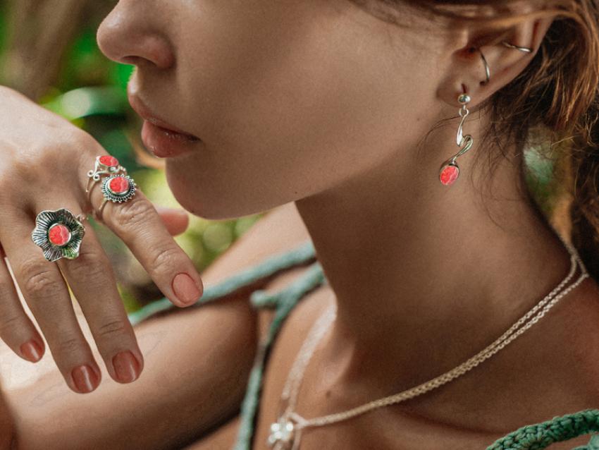 The Intimate Significance and Radiant Beauty of Rhodochrosite Jewelry