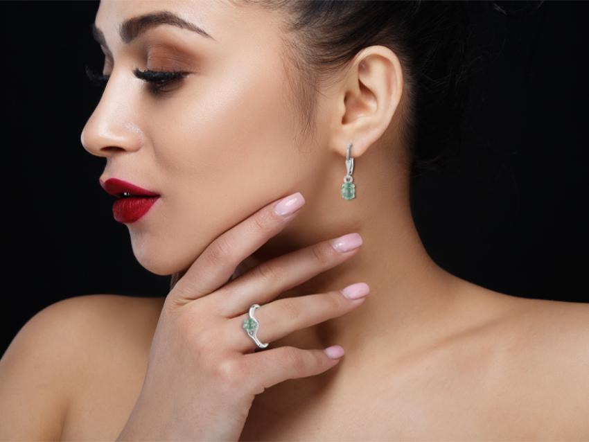 Green Kyanite Jewelry: A Thoughtful Gift for Healing and Harmony