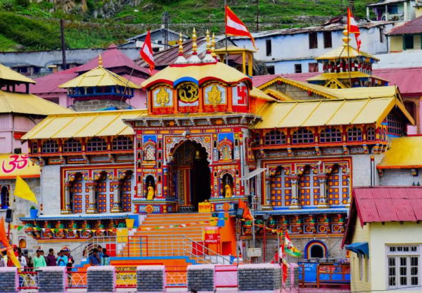 Romance in the Skies: Top Couple-Friendly Experiences on a Do Dham Yatra by Helicopter