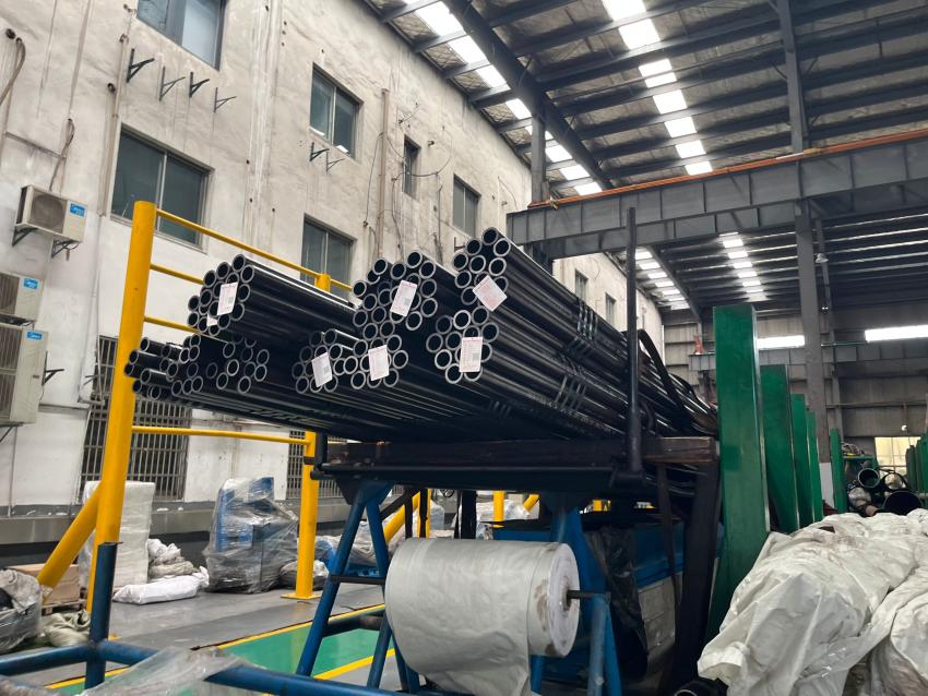 Carbon steel seamless pipe manufacturer in China