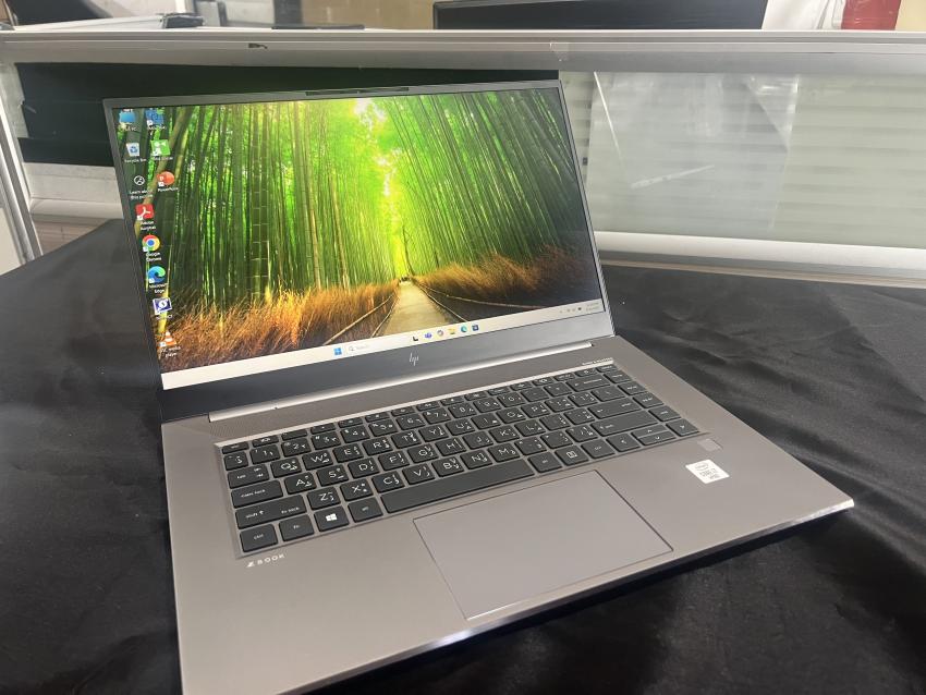 Why choose high-tech laptop rentals for versatile performance?