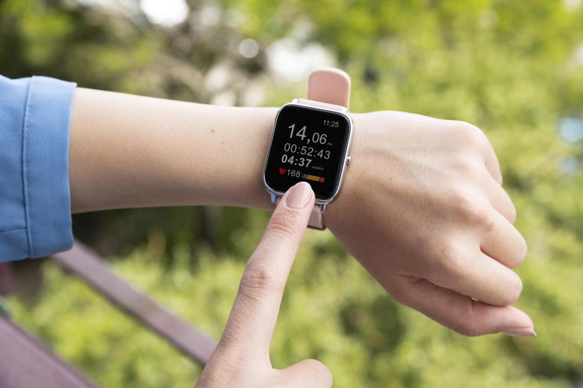 India Smartwatch Market Share, Growth, Size, Analysis and Forecast 2025-2033