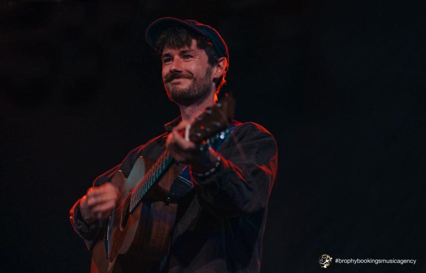 Why Local Pubs Thrive with Irish Pub Live Music and Solo Performers?