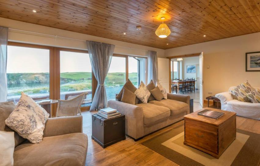 Your Guide to the Best Beach Accommodation in Ireland: Dolphin Beach House