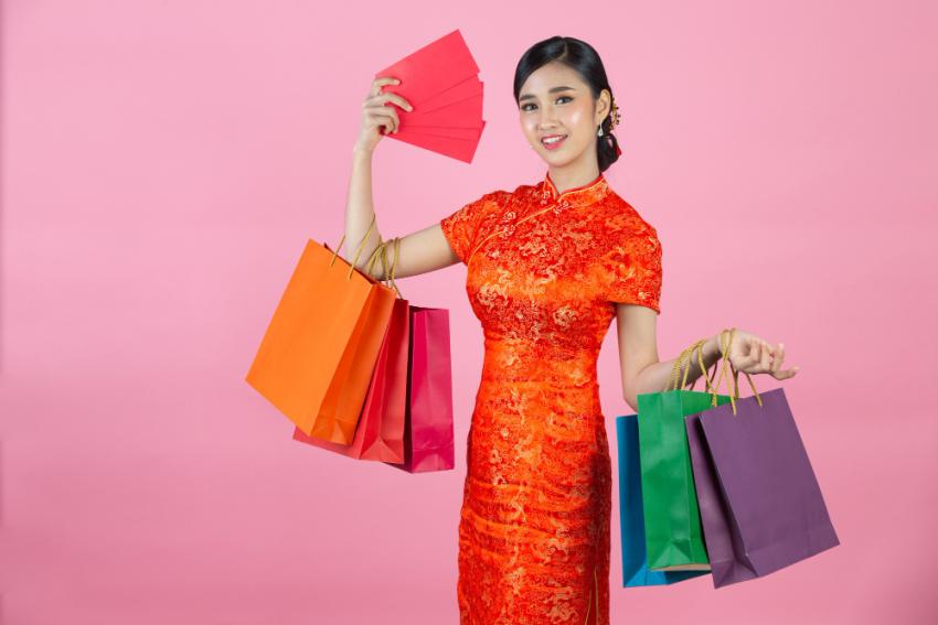 Chic Mandarin Orange Paper Bag Designs That Add Joy to Every Gift