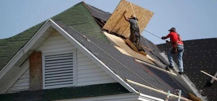 How roofing services improve home value before selling