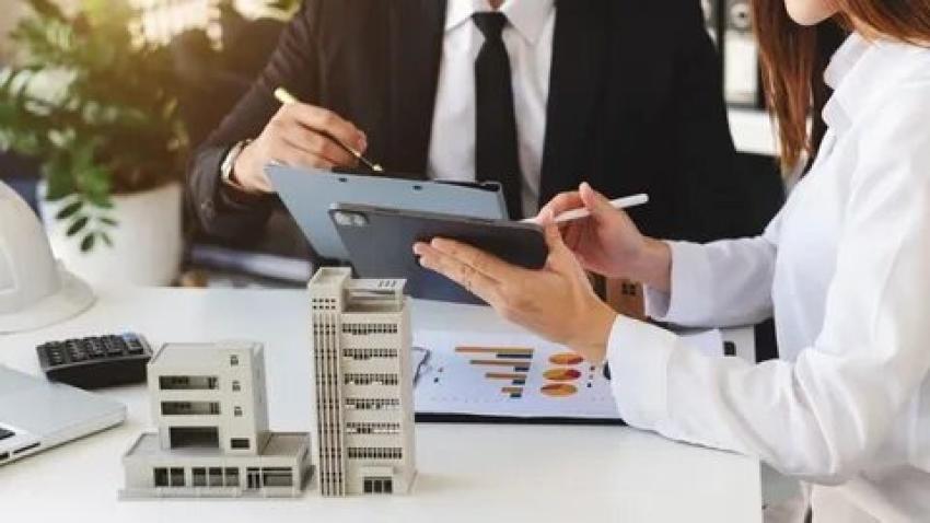 How Can a Real Estate Consultant Guide You Through Urban vs Suburb Decisions?
