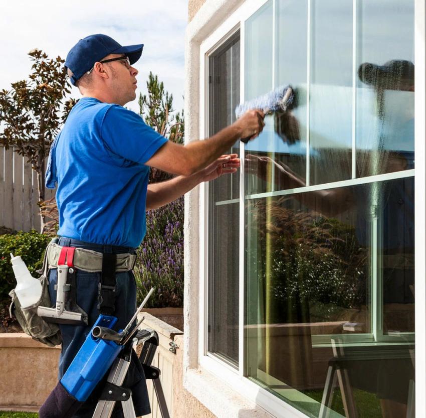 How Window Cleaners Handle Tough Winter Grime This Season