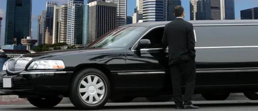How a Limousine Service Solves Last-Minute Ride Emergencies