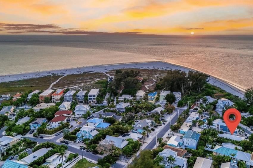 Wake Up to the Waves: Premier Anna Maria Island Vacation Rentals Beachfront