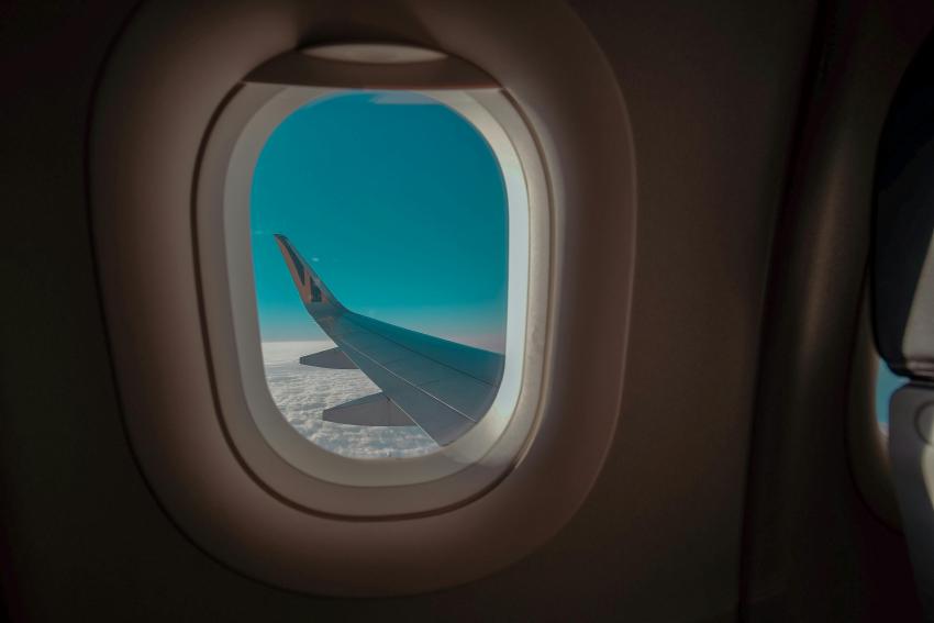 How to Create the Perfect Travel Beauty Bag for Long-Haul Flights