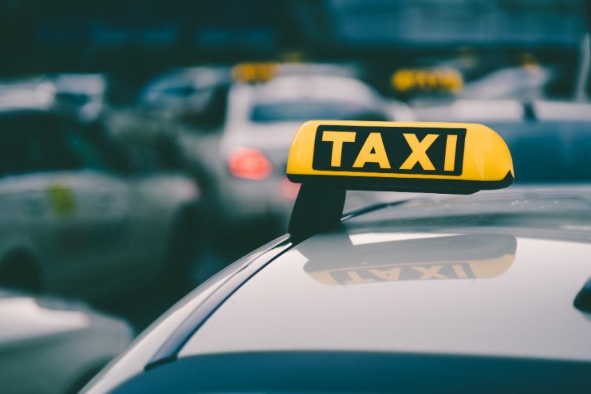 Top Benefits of Booking a Grand Rapids Taxi for Airport Travel