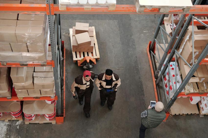 How Material Handling Solutions Improve Warehouse Efficiency