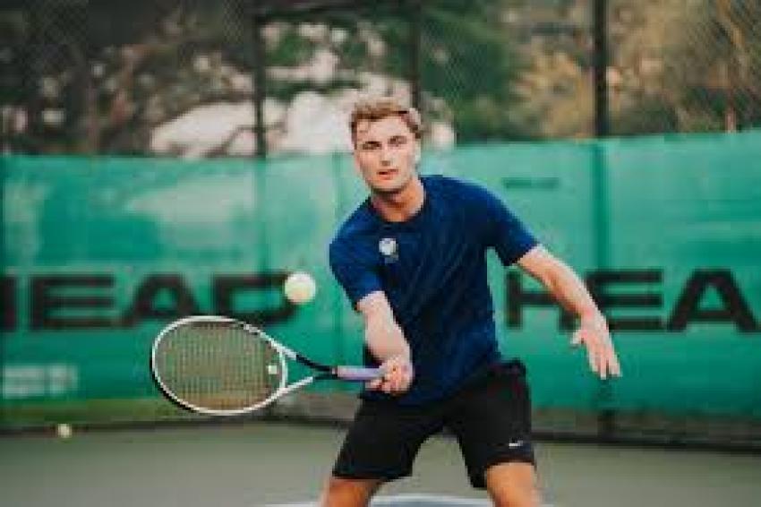 How to Find the Right Tennis Coach in Singapore