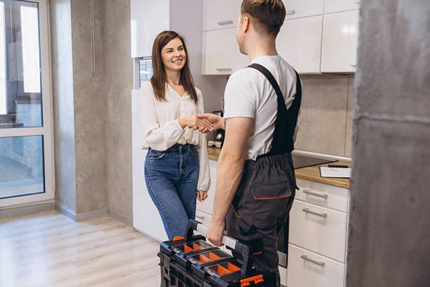 How Does the Best Handyman Handle Aging Home Repairs?