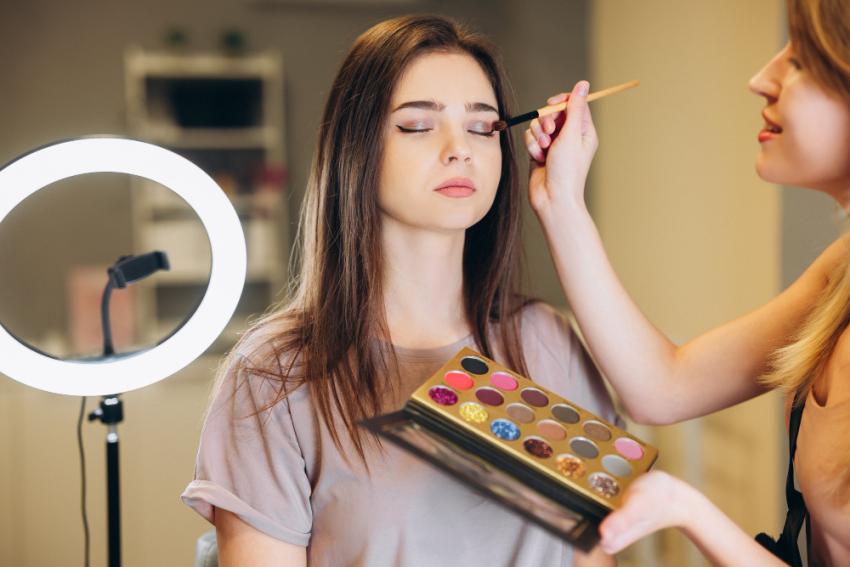 Why Hiring a Local Makeup Artist in Fort Lauderdale FL Matters