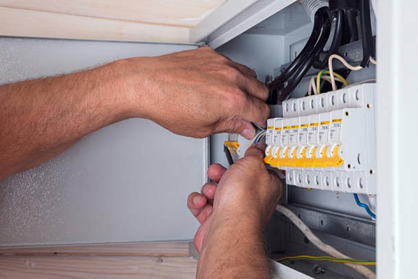 5 Signs Your Home Has a Serious Electrical Problem