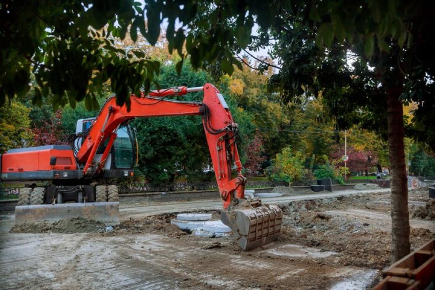 How Earthworks Contractors Handle Earthworks in Tight Residential Spaces
