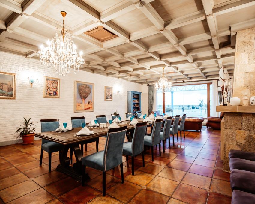 Cafe Interior Design Ideas for Small and Large Spaces